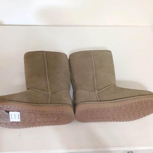 NWOTKoolaburra by UGG, size 8, taupe like color, faux fur, bow & faux fur - Picture 2 of 7